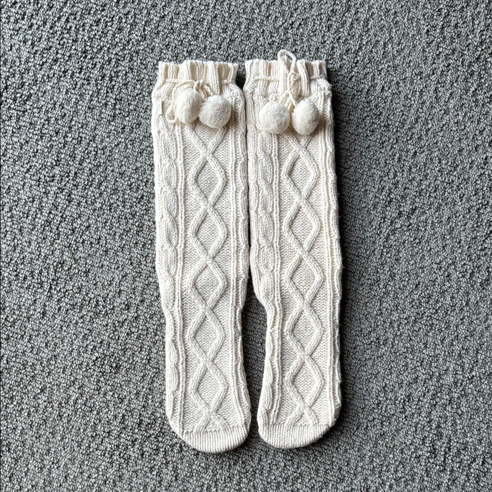 Abercrombie & Fiitch Cozy Wool Suede Cream Cable Knit Pom-Pom Socks Size XS/S